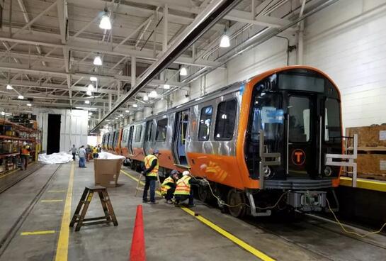 『中国中车』首批橙线地铁新车辆已经到达MBTA厂房